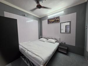 a bedroom with a bed and a ceiling fan at Saira Mahal HOTEL in Ajmer