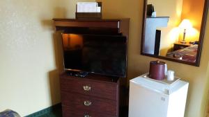 A television and/or entertainment centre at The KC Motel Show Low