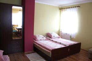 Posteľ alebo postele v izbe v ubytovaní Pod Modrzewiem