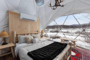 a bedroom with a bed in a tent at Johnson Dome in Johnson