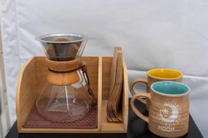 a wooden tray with a blender and two cups at Johnson Dome in Johnson