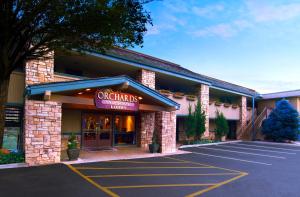 a store front of a shopping center with a sign at Orchards Inn in Sedona