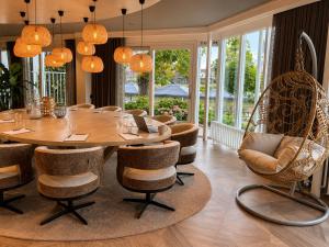 a dining room with a table and chairs at Hotel de Zon - Brasserie Bresson by Flow in Ommen +23 photos