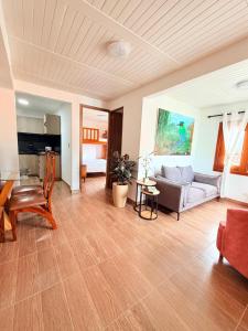 a living room with a couch and a table at Hospedaje Vista Hermosa Salento in Salento