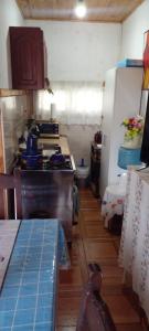 a kitchen with a stove and a refrigerator at Mi Paraiso in General Pico
