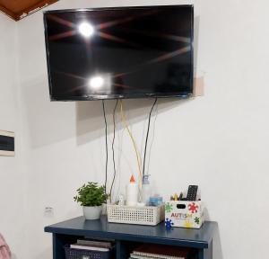 a flat screen tv hanging on a wall at Departamento 1 habitación in San Salvador de Jujuy