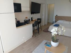 a room with a kitchen and a bed and a table at Vista Resort OPENING 13-7-26 in Albisola Superiore +26 photos