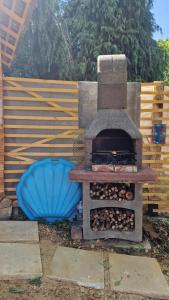 an outdoor oven with a blue bowl next to a fence at Tente Lodge Logement Insolite 4pers Campagne Normande Orne in Ménil-Hubert-sur-Orne