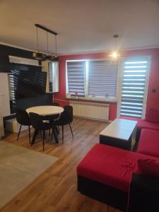 a living room with a couch and a table at Apartament Słobódka in Słobódka
