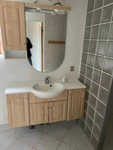 a bathroom with a sink and a mirror at Hus i to plan i Nakskov by in Nakskov