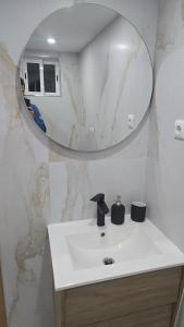 a bathroom with a sink and a mirror at Boeing AL Q1 in Moreira +1 photo