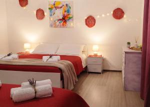 a bedroom with two beds and a table with towels at S'apposentu 'e Santa Ruche in Oniferi