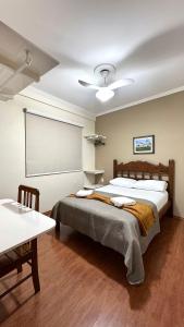 a bedroom with a large bed and a white ceiling at Hotel Vila Solar in Limeira