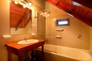 a bathroom with a sink and a shower at Complejo Casa Roja in Dina Huapi