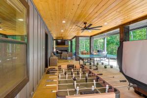 a room with ping pong tables and a tv at Blue Ridge, McCaysville, Rafting, Tubing, Secluded in Copperhill