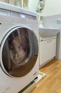 a washing machine in a bathroom with a sink at toya町家-chitose in Toyama