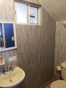 a bathroom with a sink and a toilet and a window at Casa completa con 3 habitaciones in Monterrey