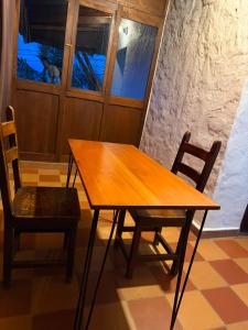 a wooden table and two chairs in a room at Villa Palosanto Campestre in Jericó