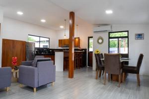 a kitchen and living room with chairs and a table at Fernando's Bungalow in Puerto Ayora