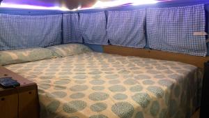 a small bed in a room with a window at Kombi do Scooby-Doo in Mairiporã