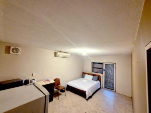 a bedroom with a bed and a desk in a room at Kaban Power 11 in Marayong