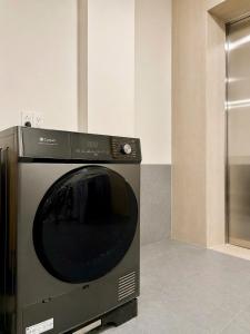 a microwave oven sitting on top of a wall at Urban Nest - Cầu Giấy in Hanoi