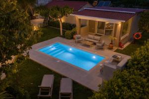an overhead view of a swimming pool in a backyard at Sea Breeze & Nature villa, with heated pool and garden retreat in Kremasti