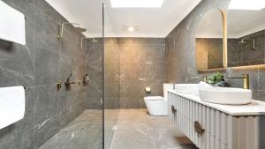 a bathroom with a sink and a shower at Curra Nardie Ranch in Sutton Forest +27 photos