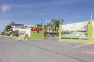 a hotel sign on the side of a street at OYO Seoul Garden Apodaca in Monterrey +21 photos