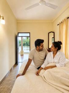 a man and a woman sitting on a bed at Vegas Nature Resort in Dankotuwa +20 photos