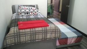 Ένα ή περισσότερα κρεβάτια σε δωμάτιο στο Leong Homestay Kuantan
