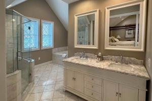 a large bathroom with two sinks and a shower at The Federal Pointe Inn Gettysburg, an Ascend Collection Hotel in Gettysburg +45 photos