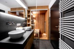 a bathroom with two sinks on a black counter at Ferienwohnung Penthouse Feldberg in Feldberg