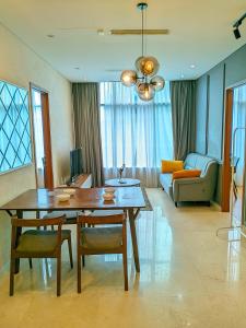 a living room with a table and chairs and a couch at Sky Suites KLCC Kuala Lumpur LB in Kuala Lumpur