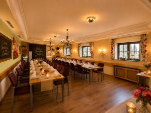 a restaurant with tables and chairs in a room at Mohnhotel - Bergwirt Schrammel in Zwettl Stadt
