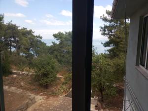 a view of the ocean from a window at Apartament Ada in Buyukada