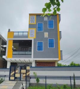 a house with a clock on the side of it at Ros Villa in Vikārābād