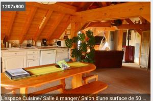 a kitchen with a wooden table in a cabin at pas dispo moins de 5 nuits Ecogite du lac in La Thuile +1 photo