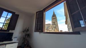 a view of a church from an open window at Alojamiento Oviedo 2 con parking in Oviedo