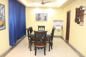 a dining room with a table and chairs at Luxury Villa Large Private Pool in Raichak