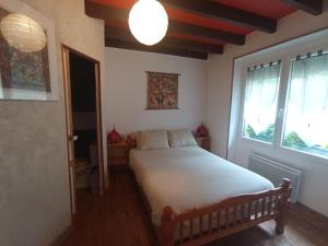 a bedroom with a bed and a window at B&B Les Paddocks in Vollore-Montagne