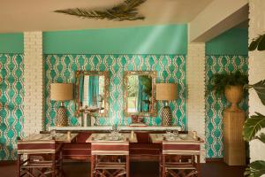 a bathroom with two sinks and a mirror at Hermitage Hotel & Resort Forte dei Marmi - Starhotels Collezione in Forte dei Marmi