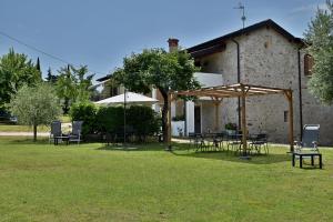 a group of chairs and tables in front of a building at Agriturismo la Scala in Salò