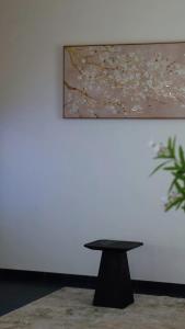a table in front of a white wall with a painting at Boom Station & Schorre Suites in Boom