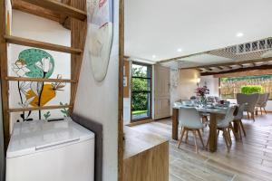a kitchen and dining room with a table and chairs at Gîte Ressources - Jacuzzi in La Frenaye