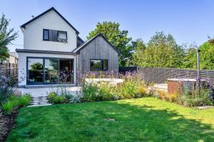 a house with a garden in front of it at Finest Retreats - Firethorn in Bude