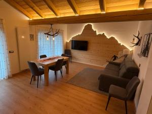 a living room with a couch and a table at Appartments Peter in Colfosco