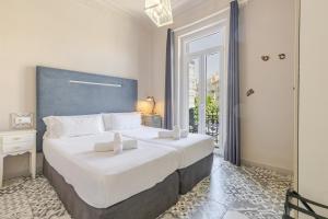 a bedroom with a large bed with a blue headboard at Valencia Apartamentos Goya in Valencia