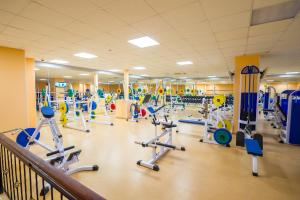 The fitness centre and/or fitness facilities at Mini-Hotel Our Chaplygin