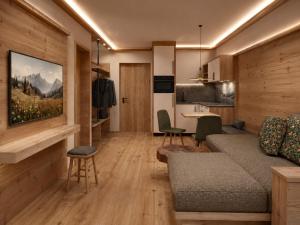 a living room with a couch and a kitchen at Das Eppensteiner in Navis